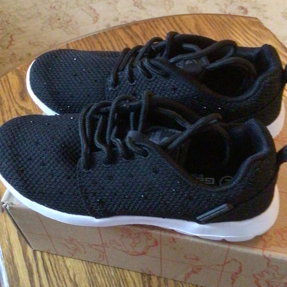 Geers by Dream Seek Little Girls Black Studded Sneaker sz 2 NIB